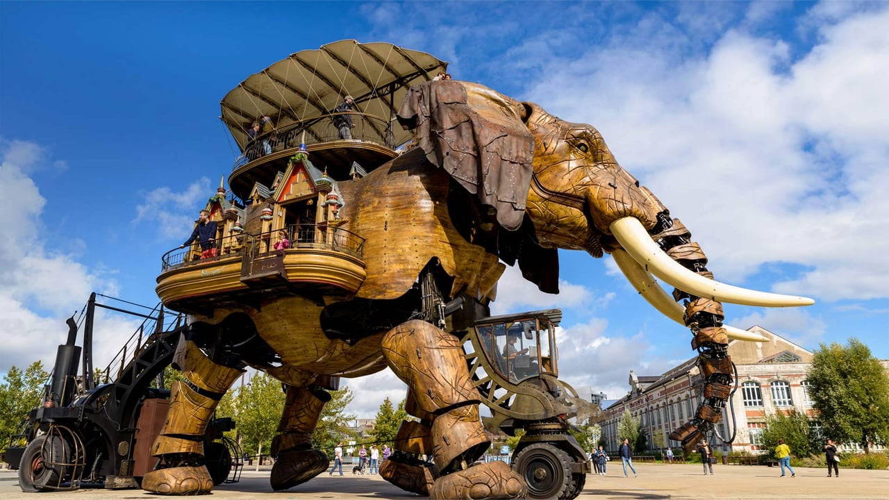 The Grand Éléphant at Machines of the Isle of Nantes, France (© Dutourdumonde Photography/Shutterstock) desktop wallpaper