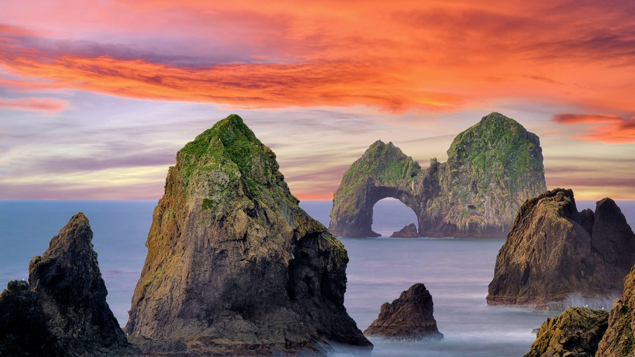 Mack Arch Rock at sunrise on the southern Oregon coast (© Dennis Frates/Alamy) desktop wallpaper