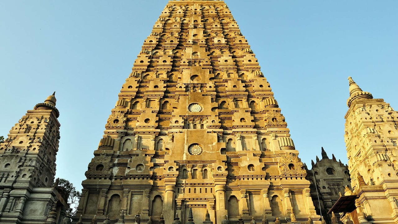 Mahabodhi Temple in Bihar, India (© Alamy) desktop wallpaper