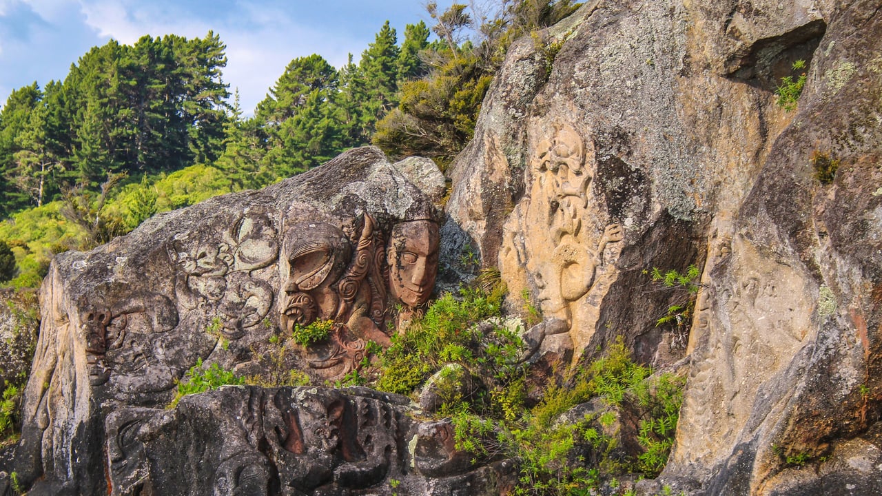 Ngātoroirangi Mine Bay Māori Rock Carvings on Lake Taupō, New Zealand (© Joppi/Getty Images) desktop wallpaper