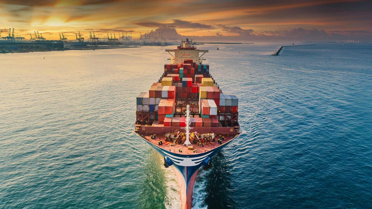 Container ship near a commercial port in Thailand (© Suriyapong Thongsawang/Getty Images) desktop wallpaper
