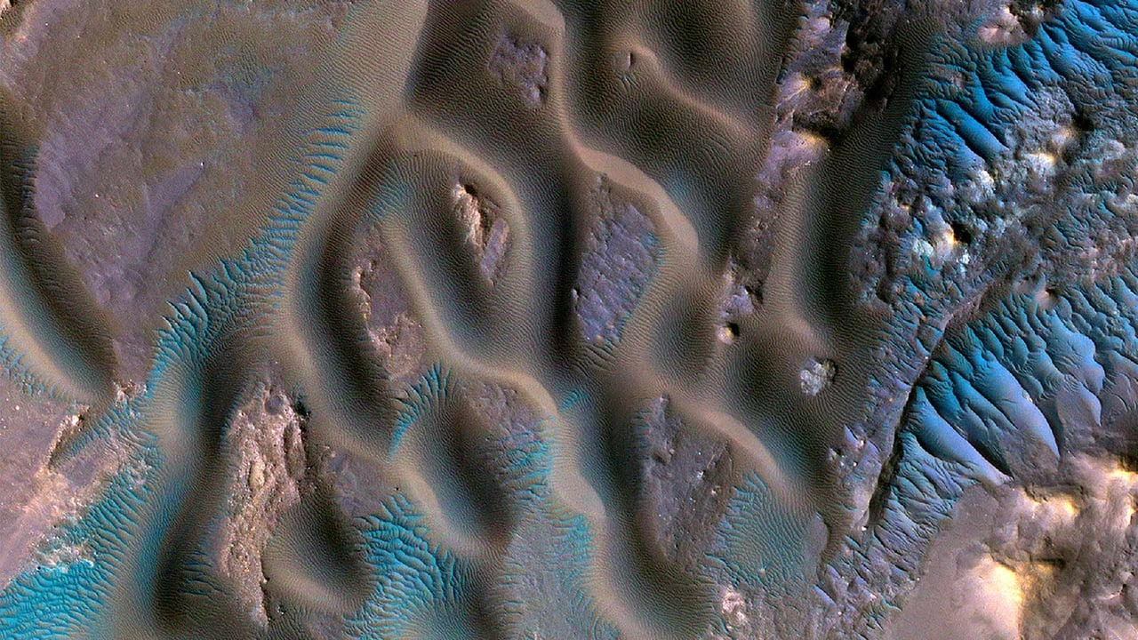 Gamboa Crater, Mars (© NASA/JPL-Caltech/University of Arizona) desktop wallpaper