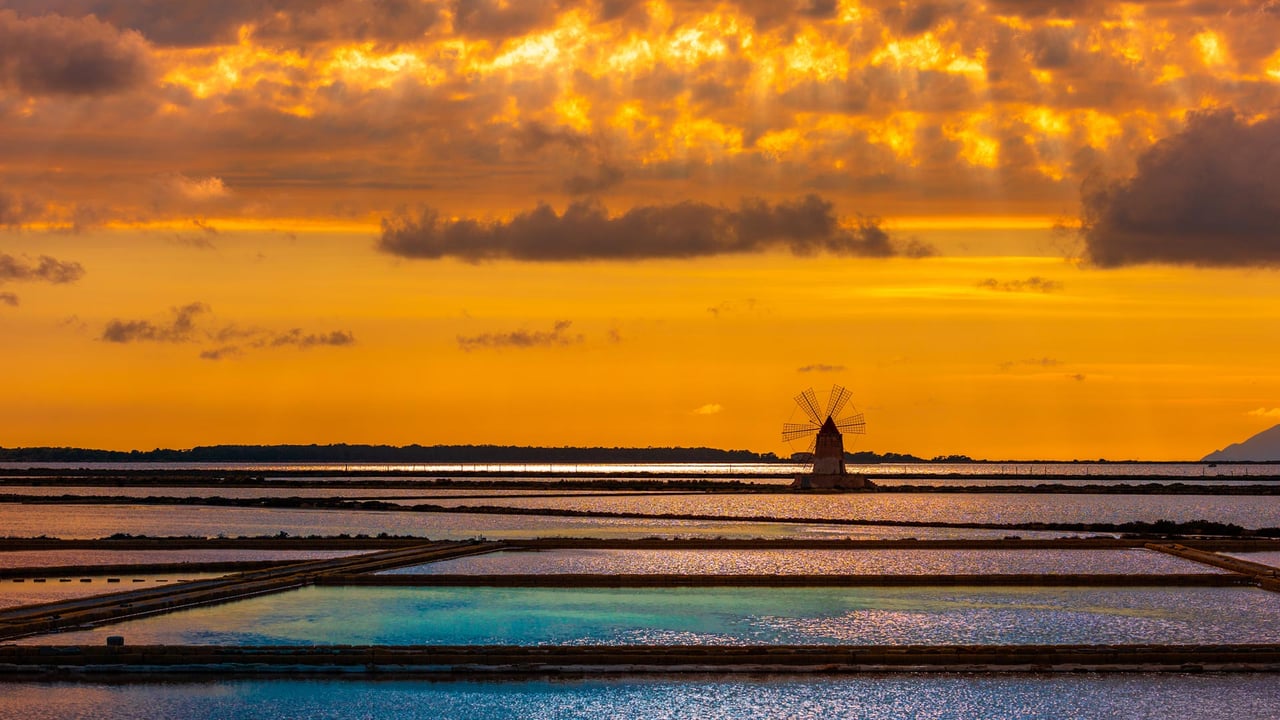 Marsala salt pans, Italy (© javarman3/Getty Images) desktop wallpaper
