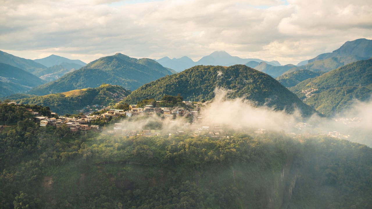 Parque Nacional Serra dos Órgãos em Petrópolis, Río de Janeiro (© MesquitaFMS/Getty Images) desktop wallpaper