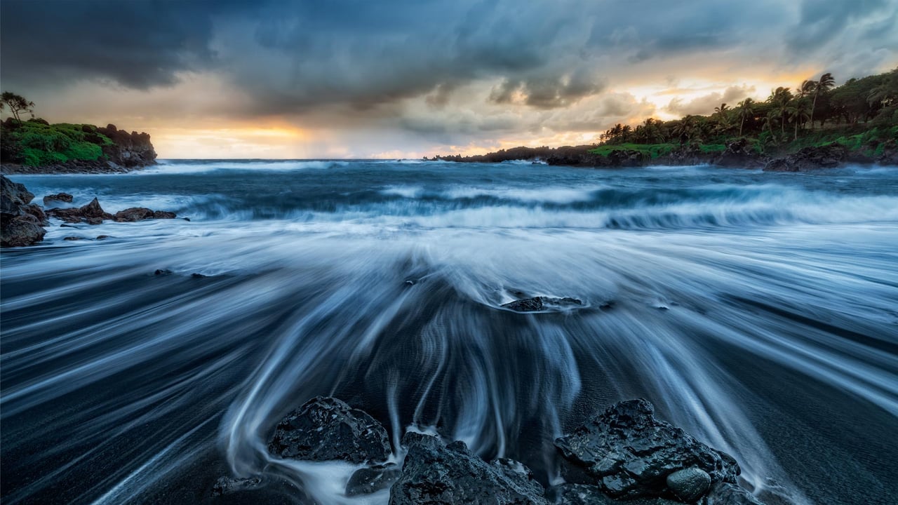 Black sand beach at Wai'ānapanapa State Park, Maui, Hawaii (© Matt Anderson Photography/Getty Images) desktop wallpaper