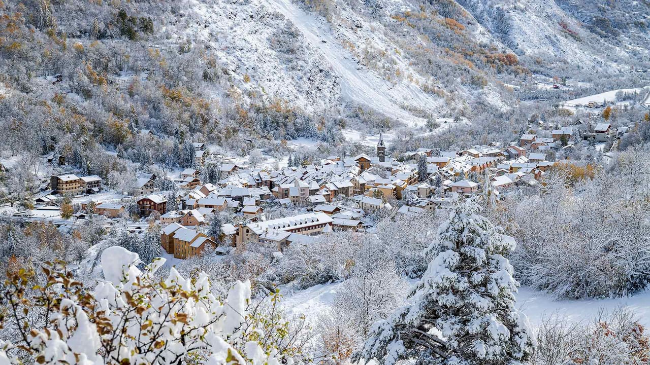 Saint-Étienne-de-Tinée, Alpes-Maritimes department, France (© CAVALIER Michel/hemis.fr/Alamy) desktop wallpaper