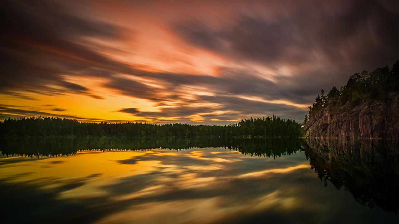 Midsummer light captured at a lake near the city of Örebro, Sweden (© Anders Jorulf/Getty Images) desktop wallpaper
