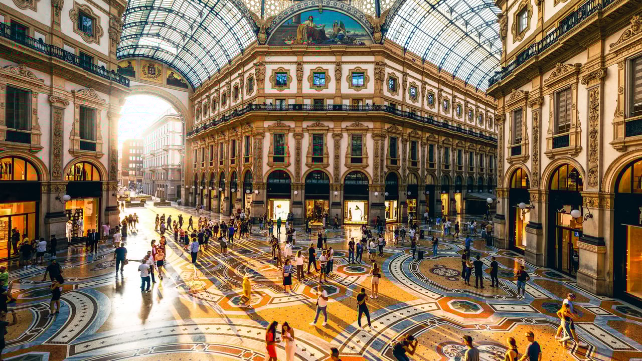 Galleria Vittorio Emanuele II al tramonto, Milano, Lombardia (© Marco Bottigelli/Moment/Getty Images) desktop wallpaper