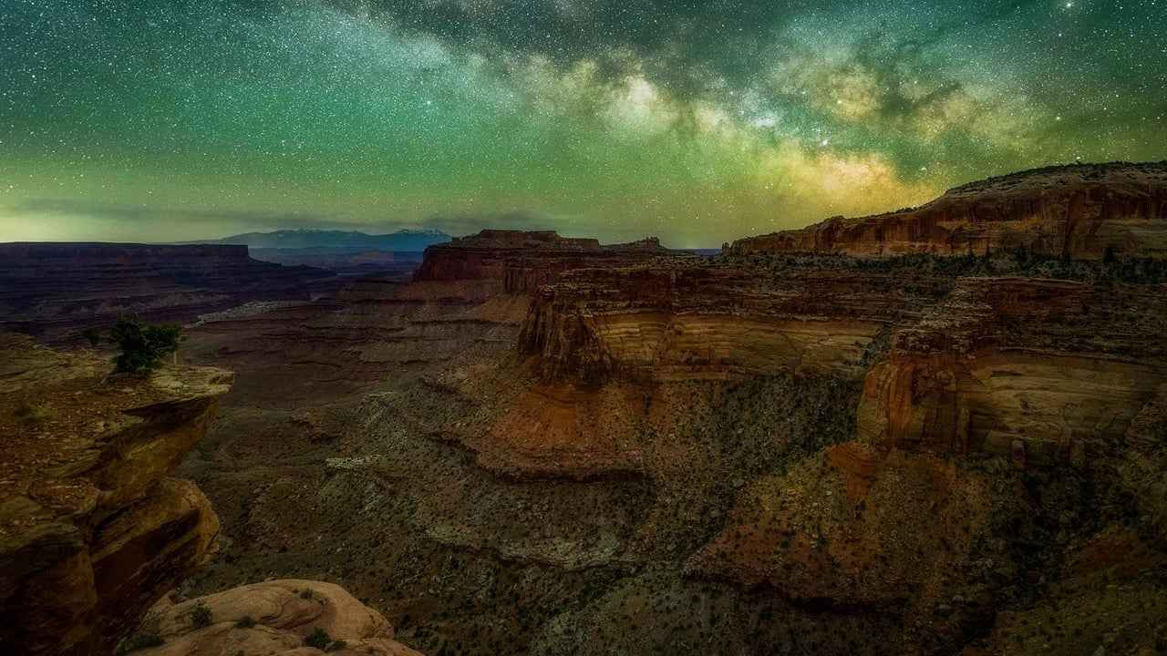 The Milky Way seen from Canyonlands National Park in Utah (© Cavan Images/Offset) desktop wallpaper
