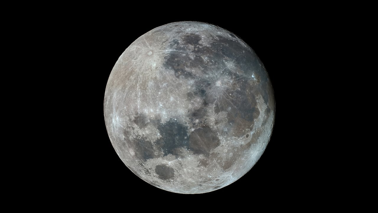 The moon (© Victor Blum/Getty Images) desktop wallpaper