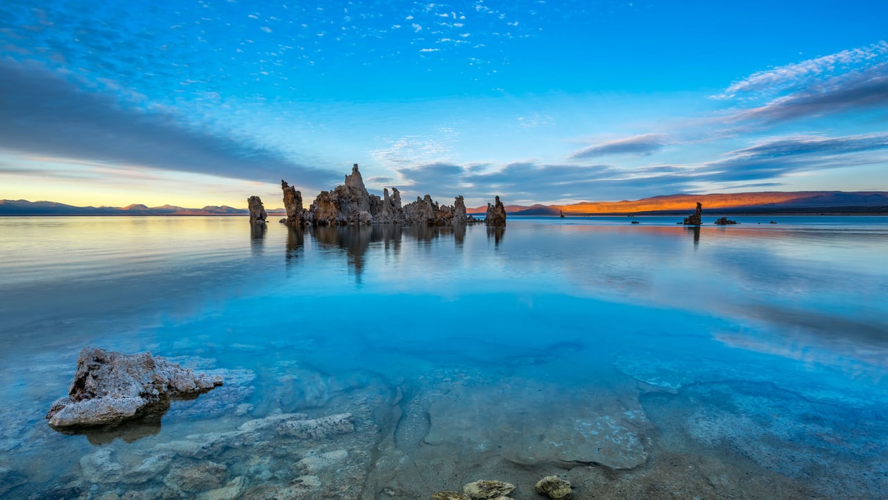 Tufa formations in Mono Lake, California (© Susanna Patras/TANDEM Stills + Motion) desktop wallpaper