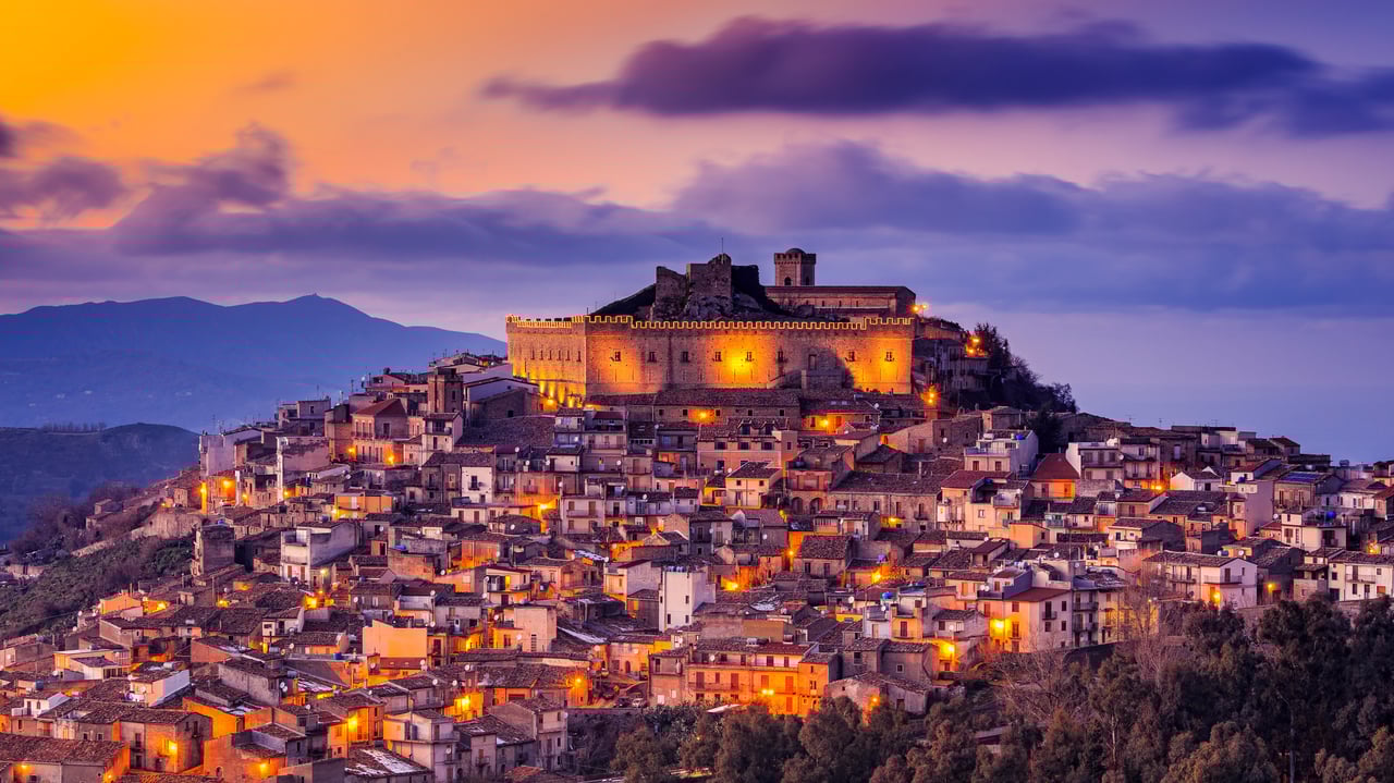 Montalbano Elicona, Messina, Sicily, Italy (© Antonino Bartuccio/SOPA Collection/Offset by Shutterstock) desktop wallpaper