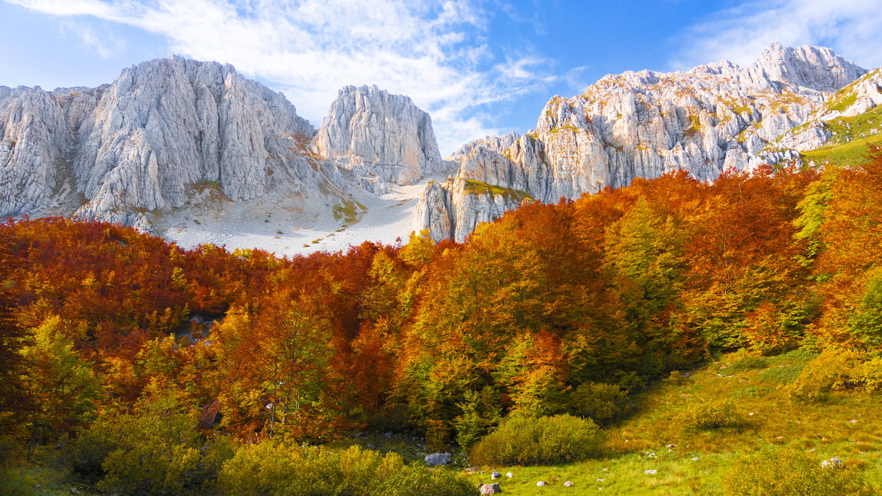 Monte Sirente, L’Aquila, Appennino abruzzese, Abruzzo (© ValerioMei/iStock/Getty Images Plus) desktop wallpaper