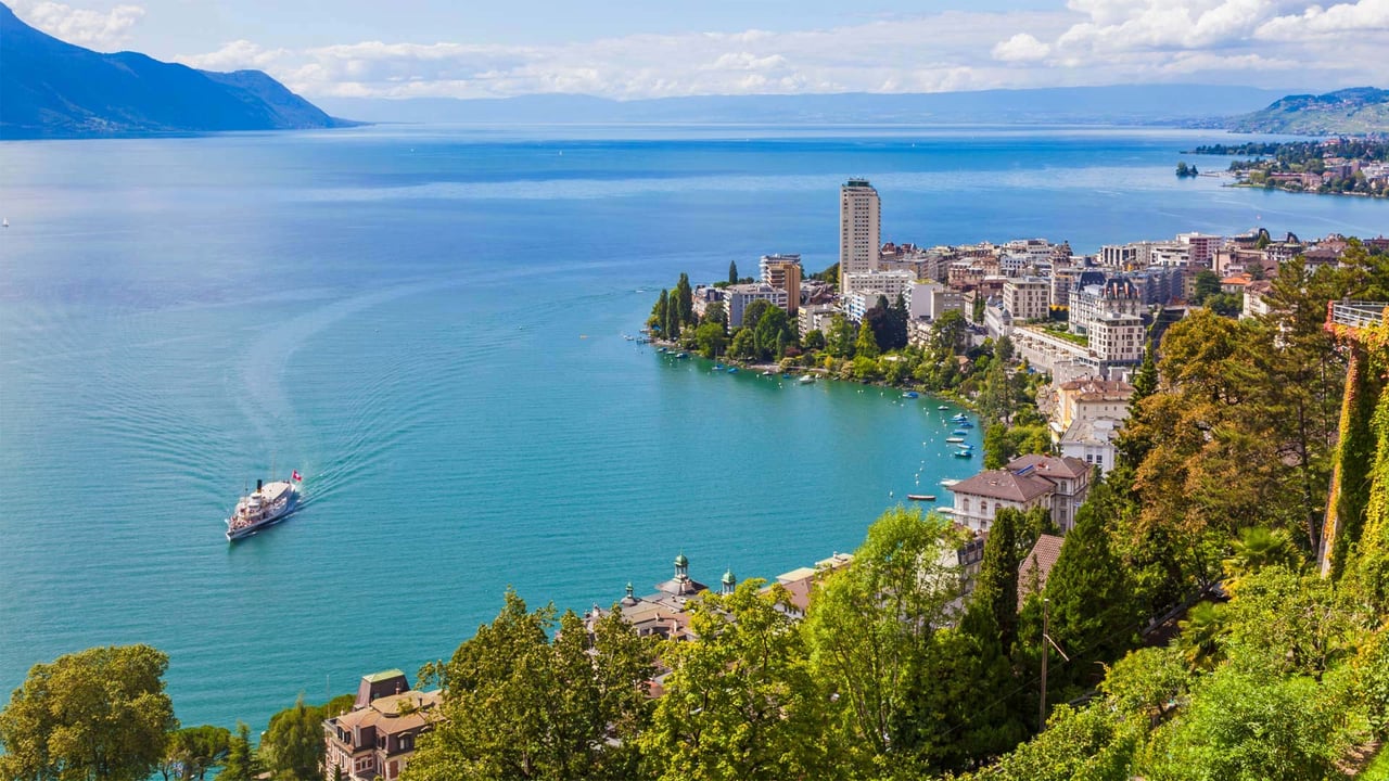 Montreux and Lake Geneva in Switzerland (© Westend61/Getty Images) desktop wallpaper