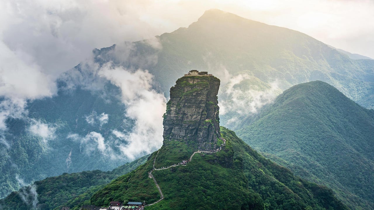 Mount Fanjing, the highest peak of the Wuling Mountains, in southwest China (© Keitma/Alamy) desktop wallpaper