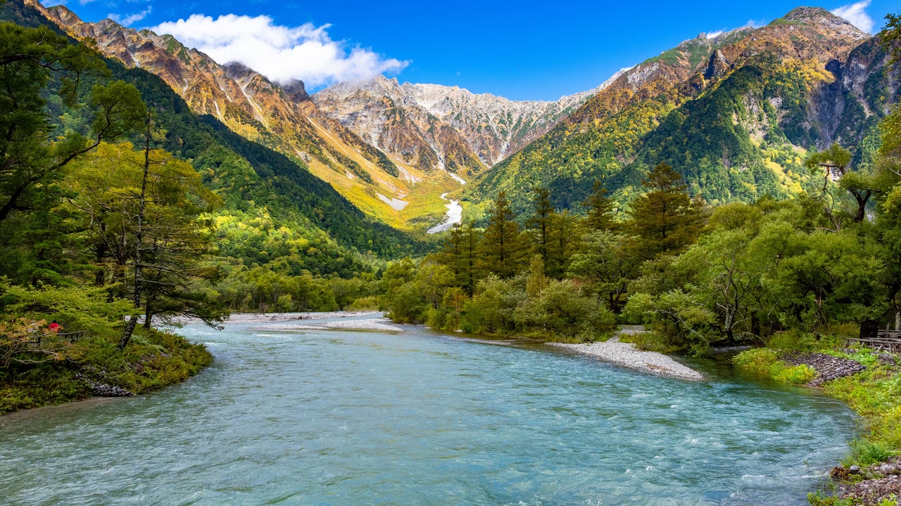 中部山岳国立公園の上高地, 長野県 松本市 (© Poca Wander/Getty Images) desktop wallpaper