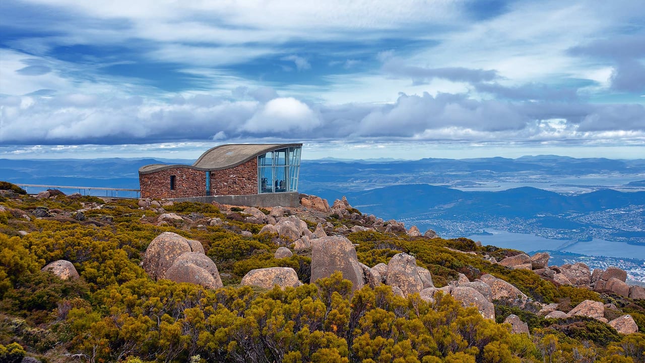 Mt Wellington observation deck with views of Hobart city, Tasmania (© Tommy Atthi/Getty Images) desktop wallpaper