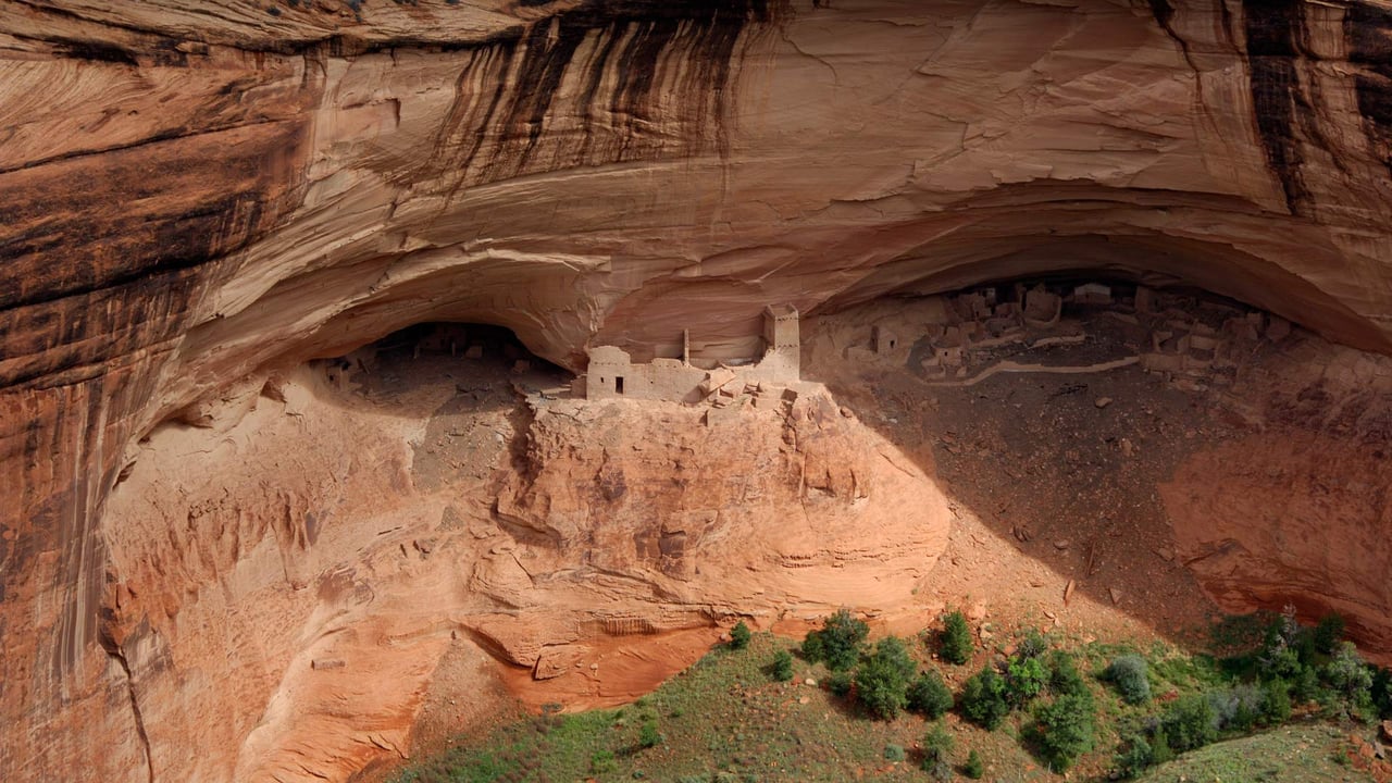 Mummy Cave ruins, Canyon de Chelly National Monument, Arizona (© Cindy Miller Hopkins/Danita Delimont) desktop wallpaper