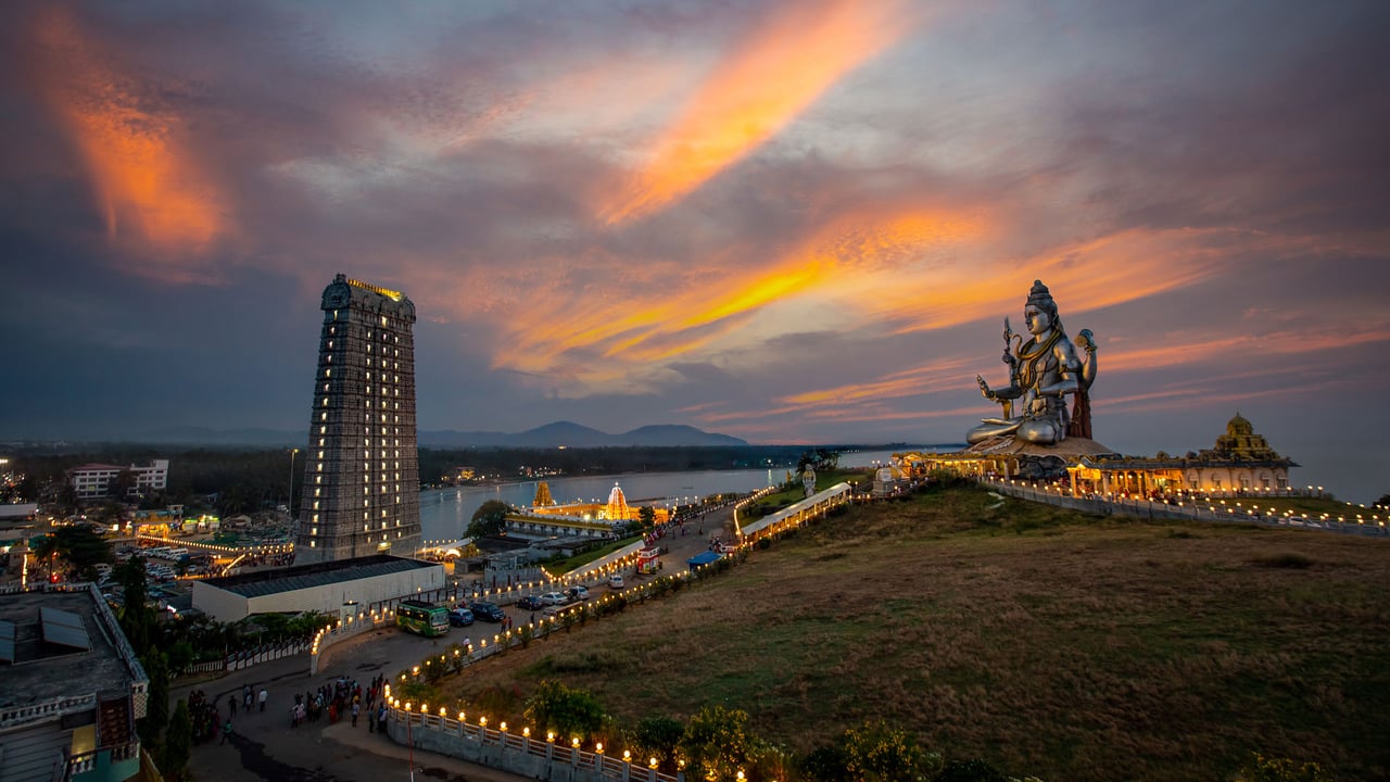Murudeshwara Temple, Murdeshwar, Karnataka (© Amith Nag Photography/Getty Images) desktop wallpaper
