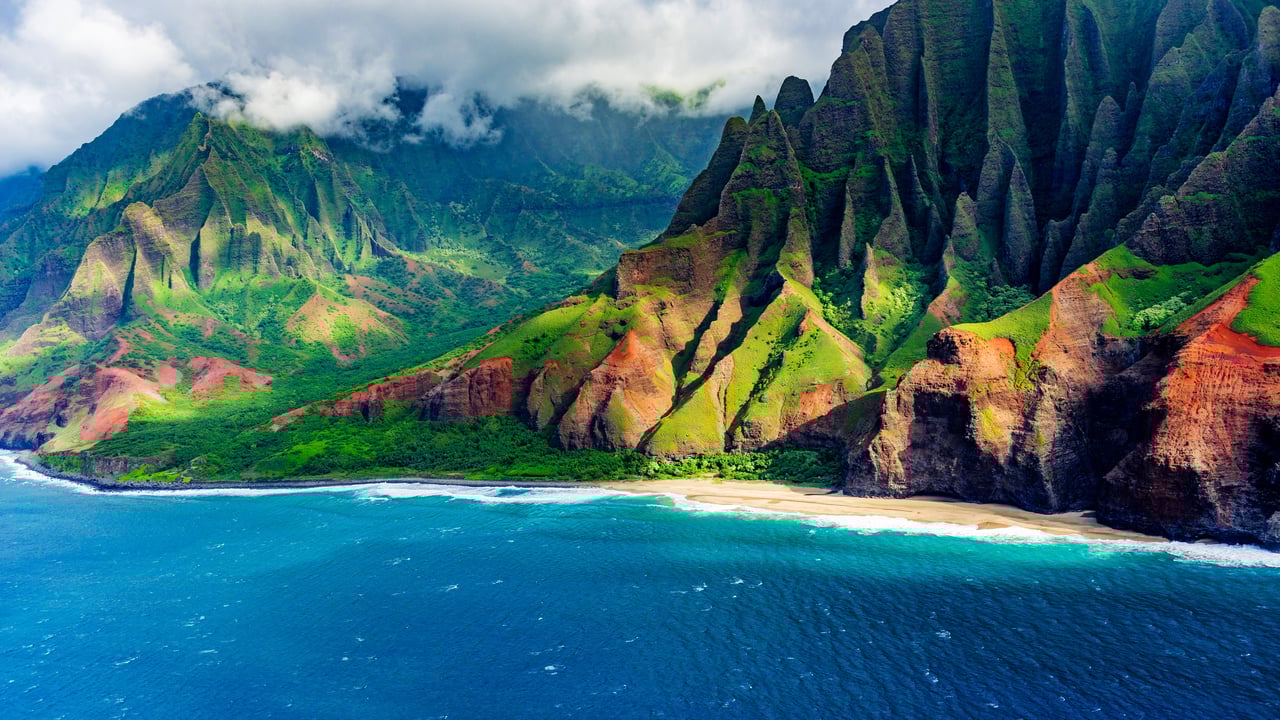 Kalalau Beach on the Nā Pali Coast, Kauai, Hawaii (© Russ Bishop/DanitaDelimont.com) desktop wallpaper