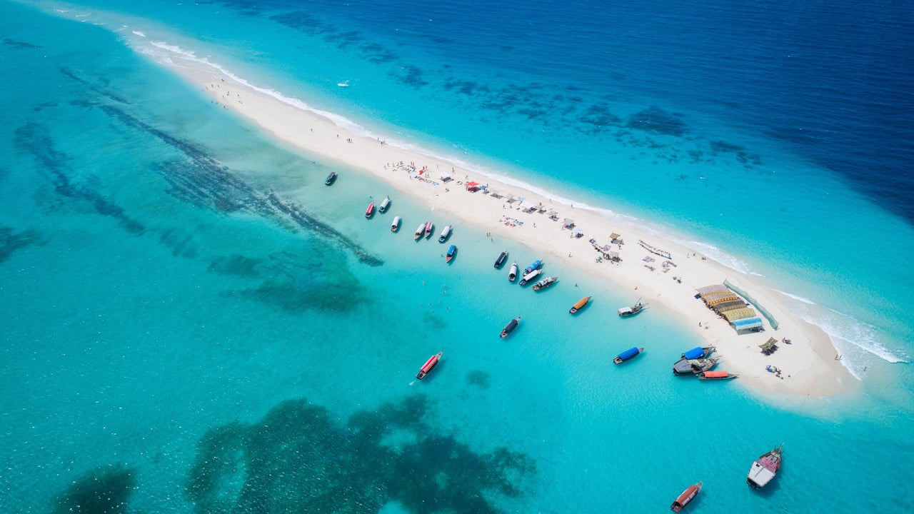 Sand bar in Nakupenda Beach Nature Reserve, Zanzibar, Tanzania (© Lubos Paukeje/Alamy) desktop wallpaper
