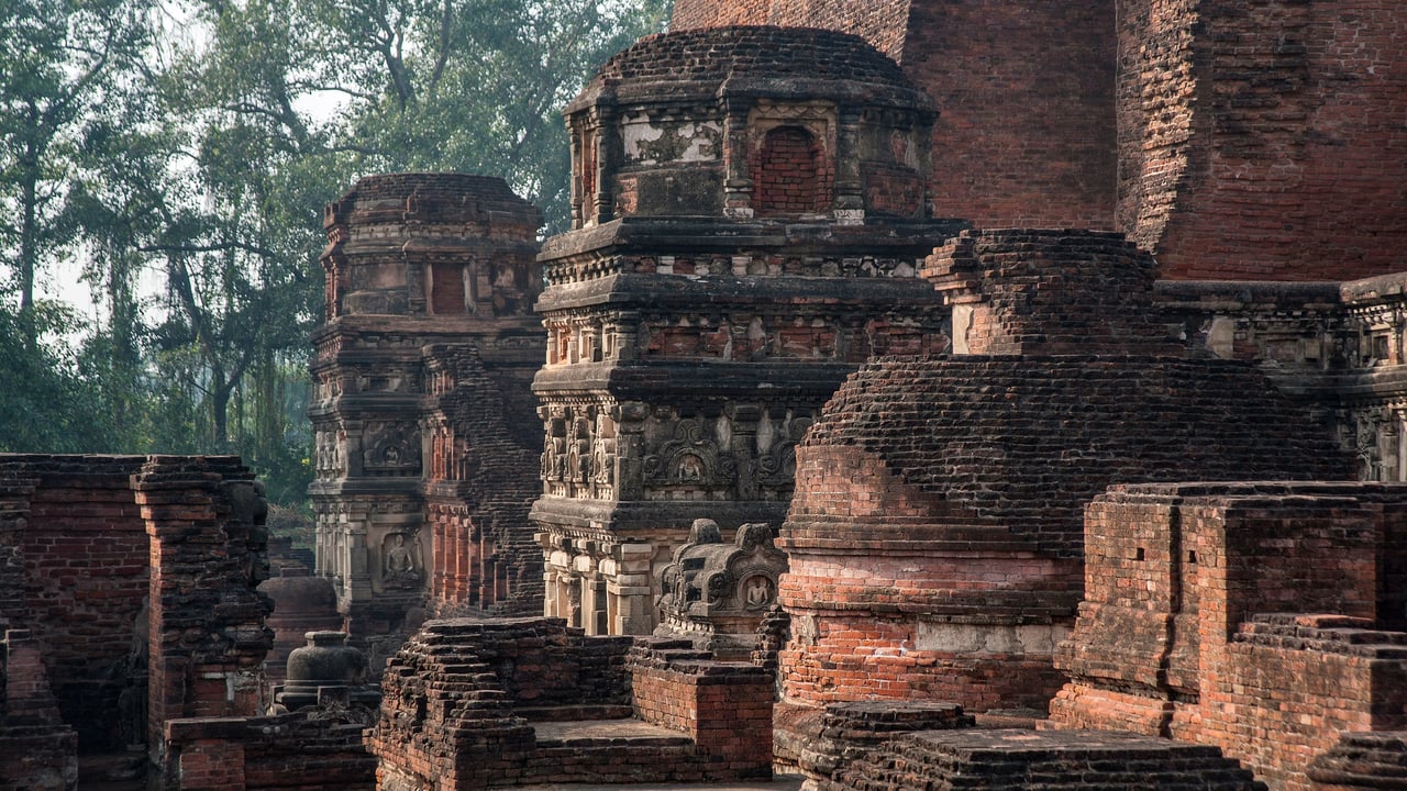The ruins of Nalanda Mahavihara in Bihar, India (© Panoglobe/Shutterstock) desktop wallpaper