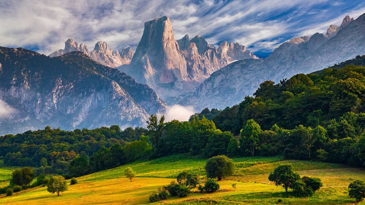 Naranjo de Bulnes peak, in Picos de Europa National Park, Asturias, Spain (© Anton Petrus/Getty Images) desktop wallpaper