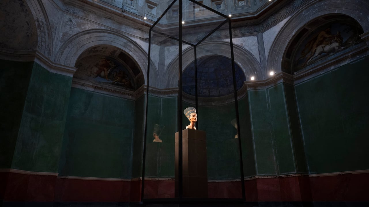 Die Büste der Königin Nofretete, Ägyptisches Museum, Museumsinseln Berlin (© Christophe Gateau/picture alliance via Getty Images) desktop wallpaper