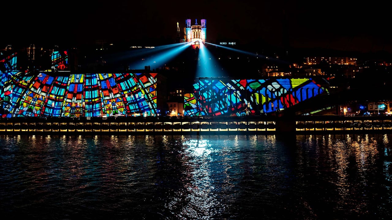 Basilique Notre Dame de Fourvière à Lyon pendant la Fête des Lumières (© Jean-Philippe Ksiazek/AFP/Getty Images) desktop wallpaper