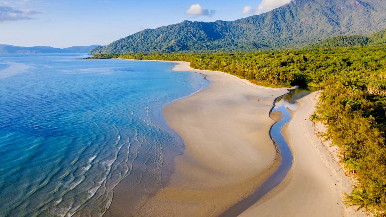 Noah Beach in Daintree Rainforest, Queensland, Australia (© bjeayes/Getty Images) desktop wallpaper