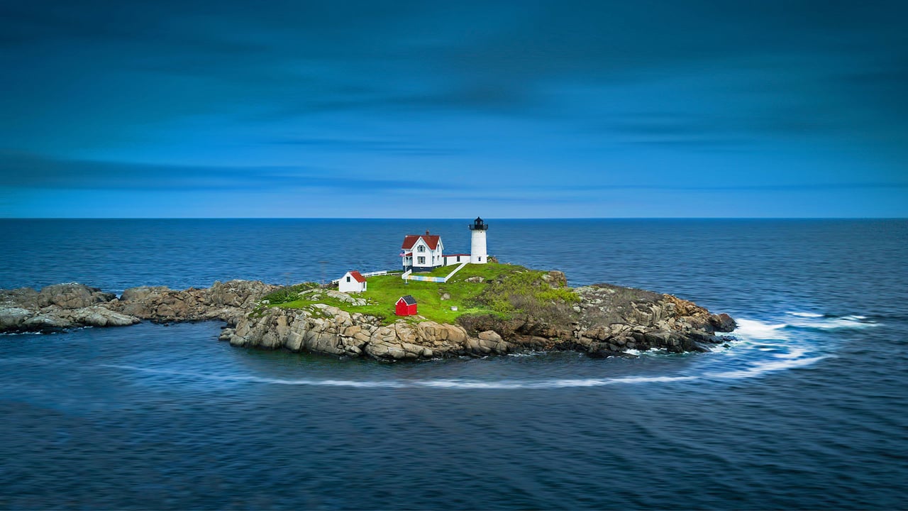Cape Neddick Light in York, Maine (© Haizhan Zheng/Getty Images) desktop wallpaper