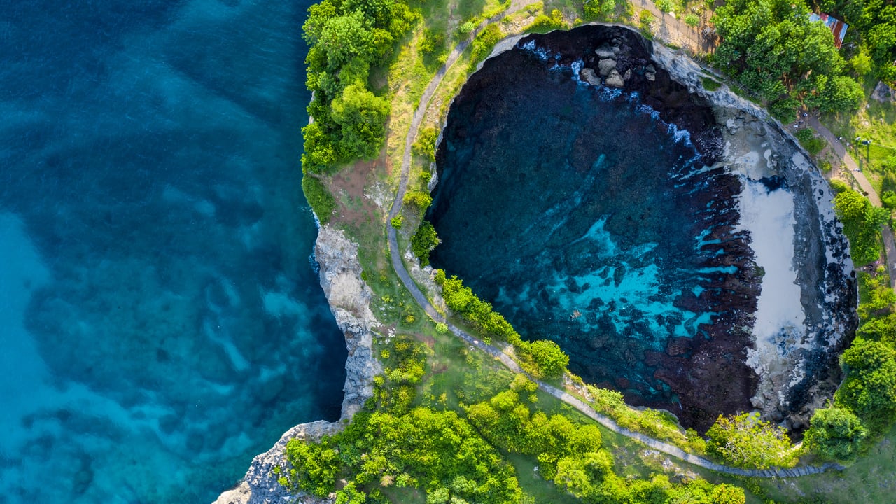 Broken Beach in Nusa Penida, Bali, Indonesia (© joakimbkk/Getty Images) desktop wallpaper