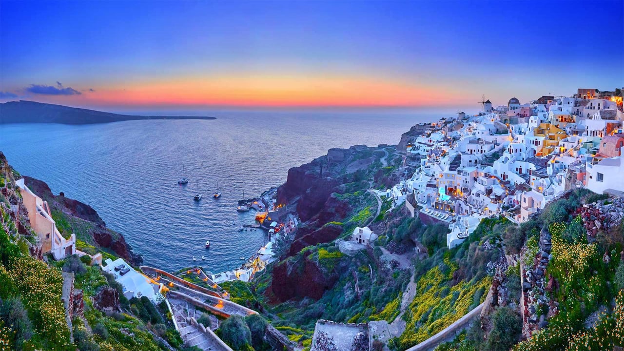 The village of Oia on the island of Santorini, Greece (© Zebra-Studio/Shutterstock) desktop wallpaper