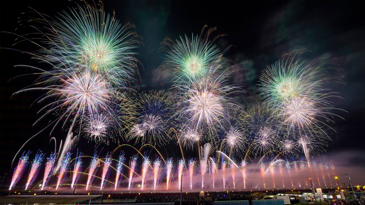 全国花火競技大会, 秋田県, 大仙市 (© Toru Hanai/寄稿者/Getty Images) desktop wallpaper