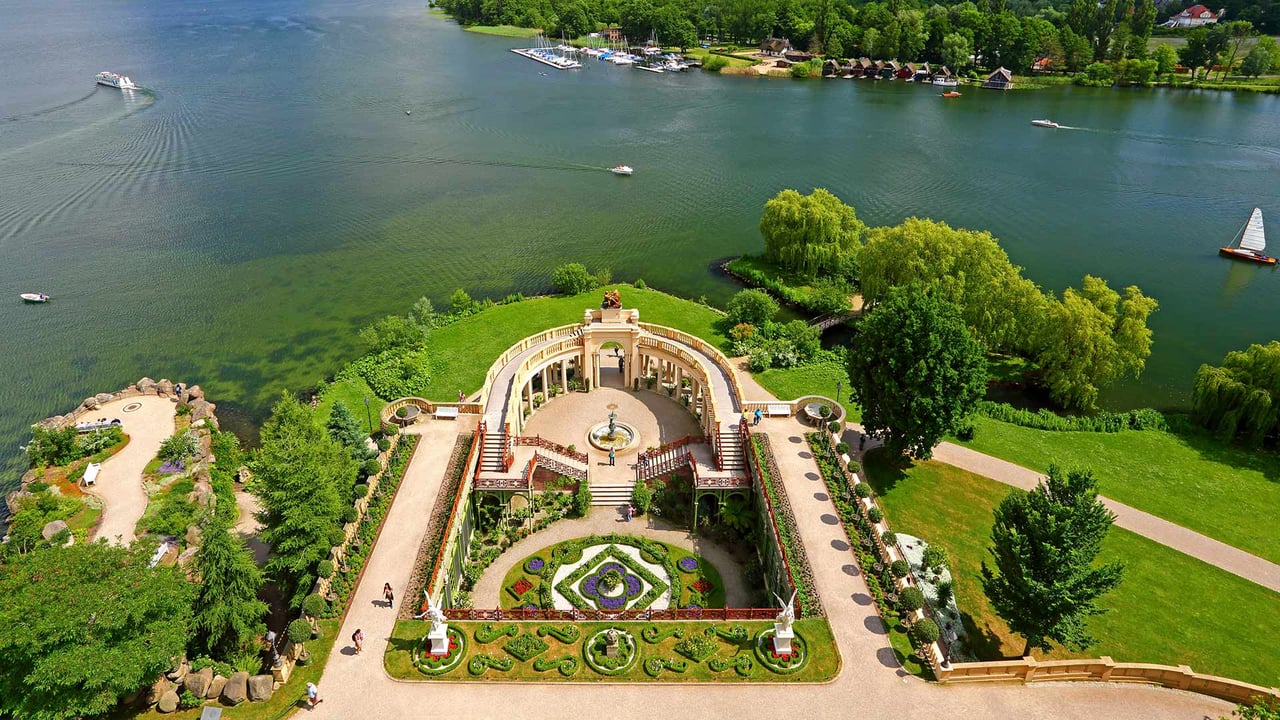 Orangerie des Schweriner Schlosses am Schweriner See, Schwerin, Mecklenburg-Vorpommern (© Gunter Grafenhain/eStock Photo) desktop wallpaper