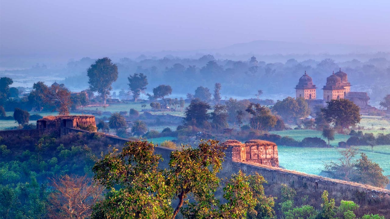 View of Orchha, Madhya Pradesh, India (© Holly Barber/Alamy Stock Photo) desktop wallpaper