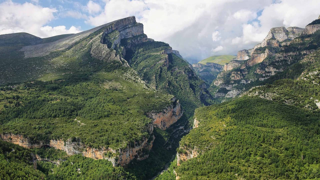 Añisclo Canyon, Ordesa y Monte Perdido National Park, Huesca, Spain (© Marisa Estivill/Shutterstock) desktop wallpaper