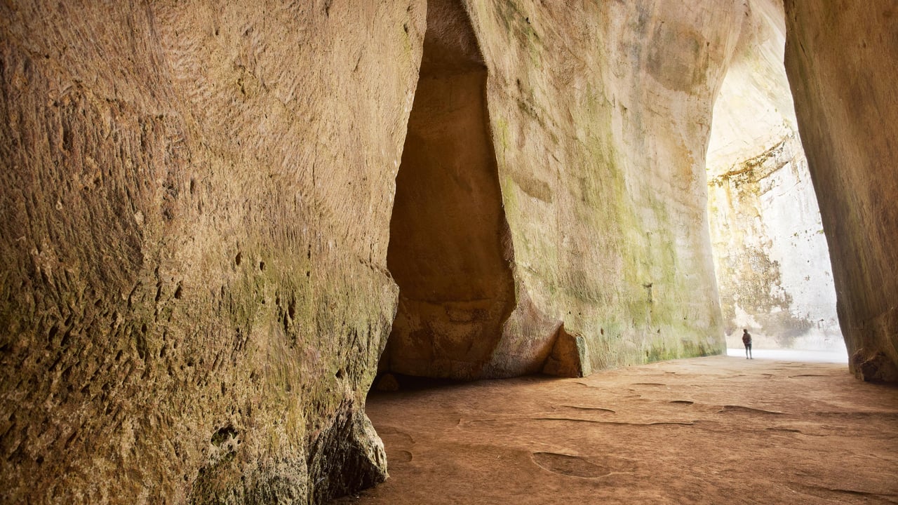 Orecchio di Dionisio, Siracusa, Sicilia (© Jan Wlodarczyk/Alamy Stock Photo) desktop wallpaper
