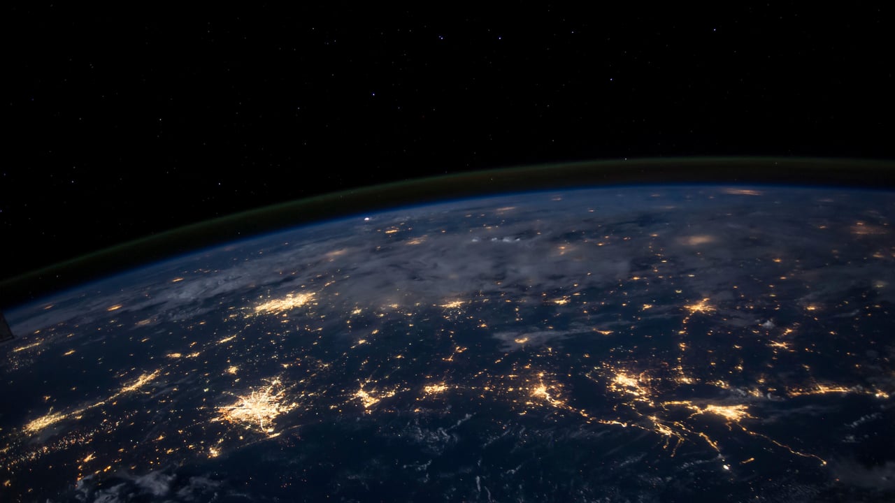 Nighttime view of the Gulf Coast states from 225 miles above Earth (© Stocktrek Images/Getty Images) desktop wallpaper