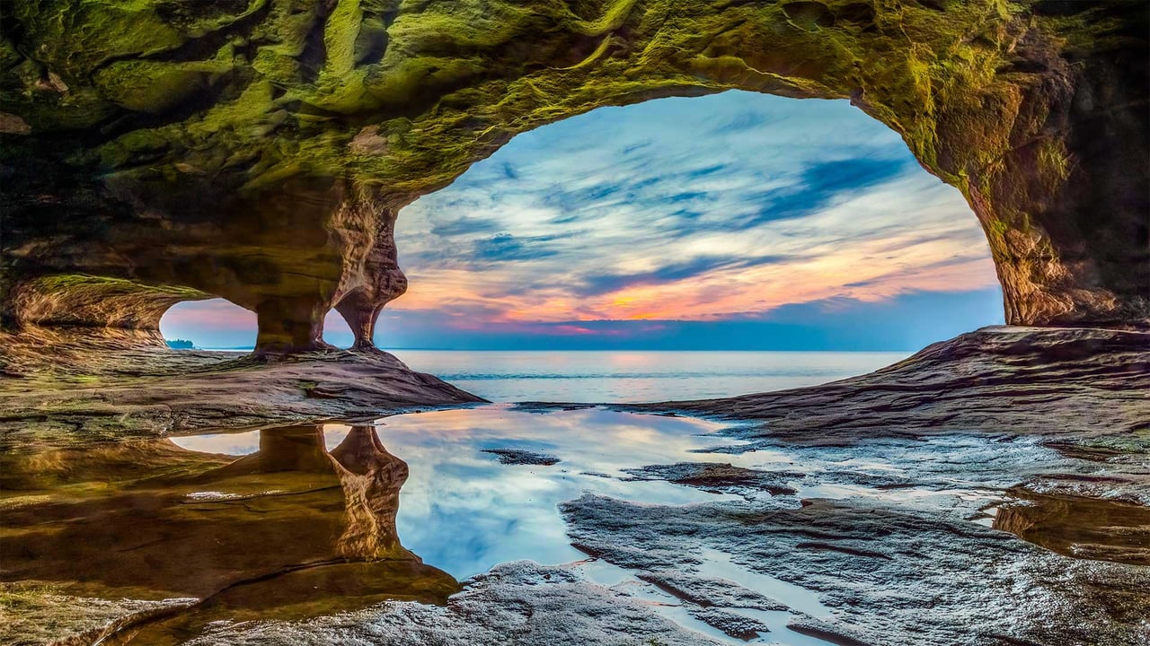 Cavern in Pictured Rocks National Lakeshore on Lake Superior, Michigan (© Kenneth Keifer/Getty Images) desktop wallpaper