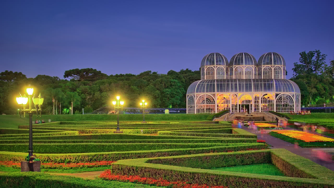 Atardecer no Jardim Botânico de Curitiba, Paraná (© advjmneto/Getty Images) desktop wallpaper