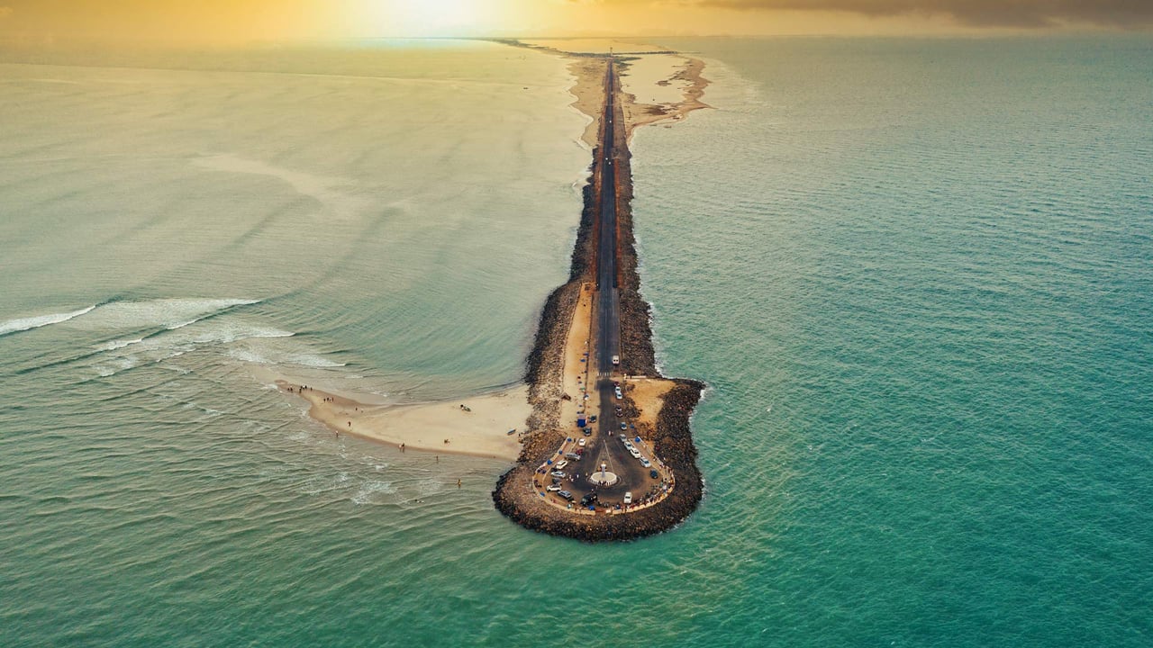 Dhanushkodi, Rameshwaram harbour, Pamban bridge and near by areas (© gulfu photography/Getty Images) desktop wallpaper