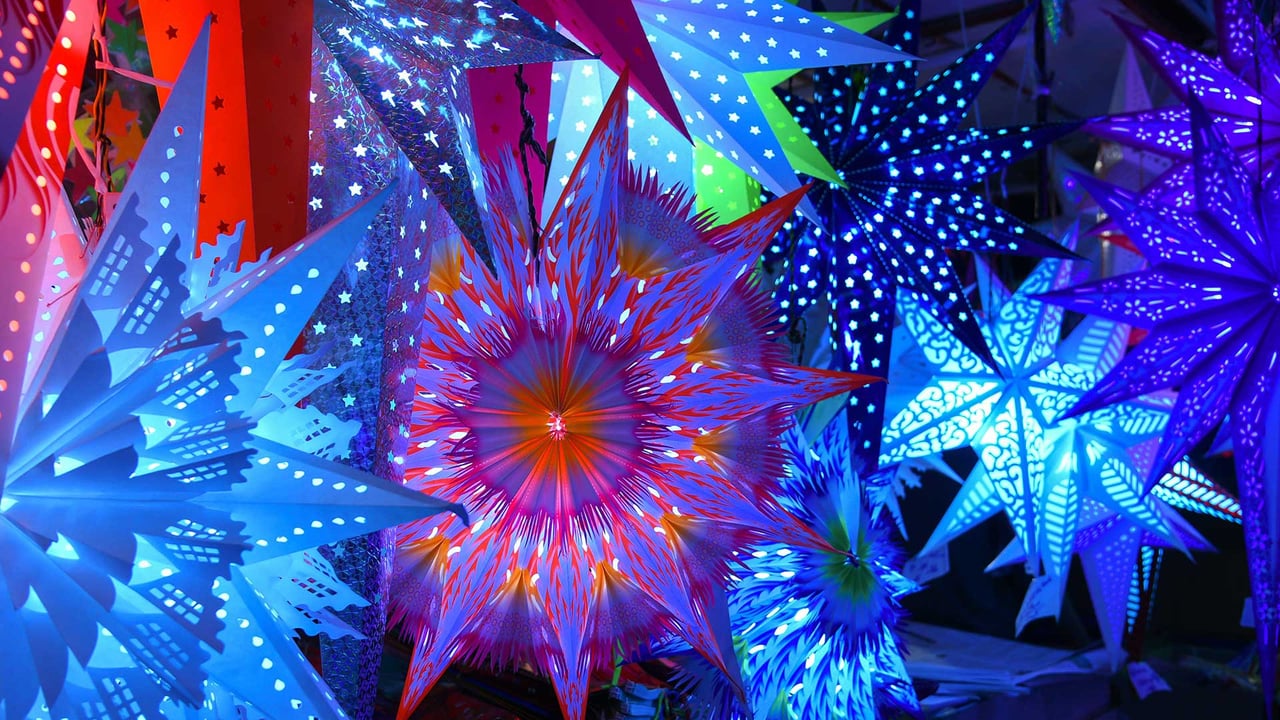 Colourful Christmas stars on sale in a market in Kerala (© Santosh Varky/Alamy Stock Photo) desktop wallpaper