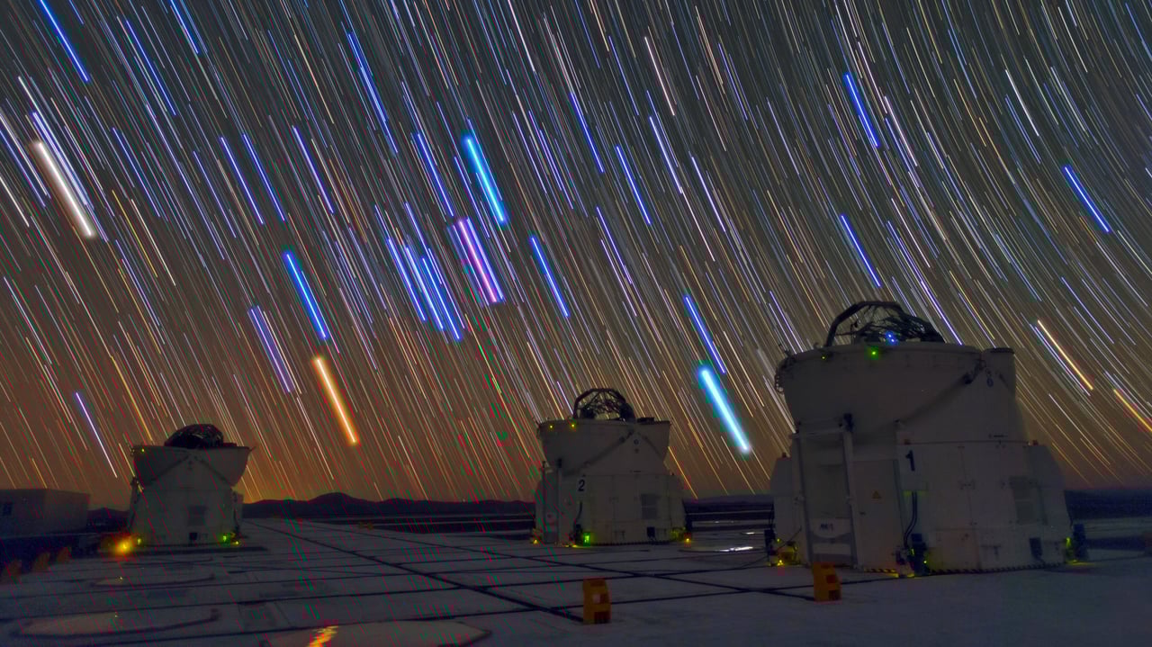 Telescopes and star trails at Paranal Observatory, Atacama Desert, Chile (© Matteo Omied/Alamy) desktop wallpaper