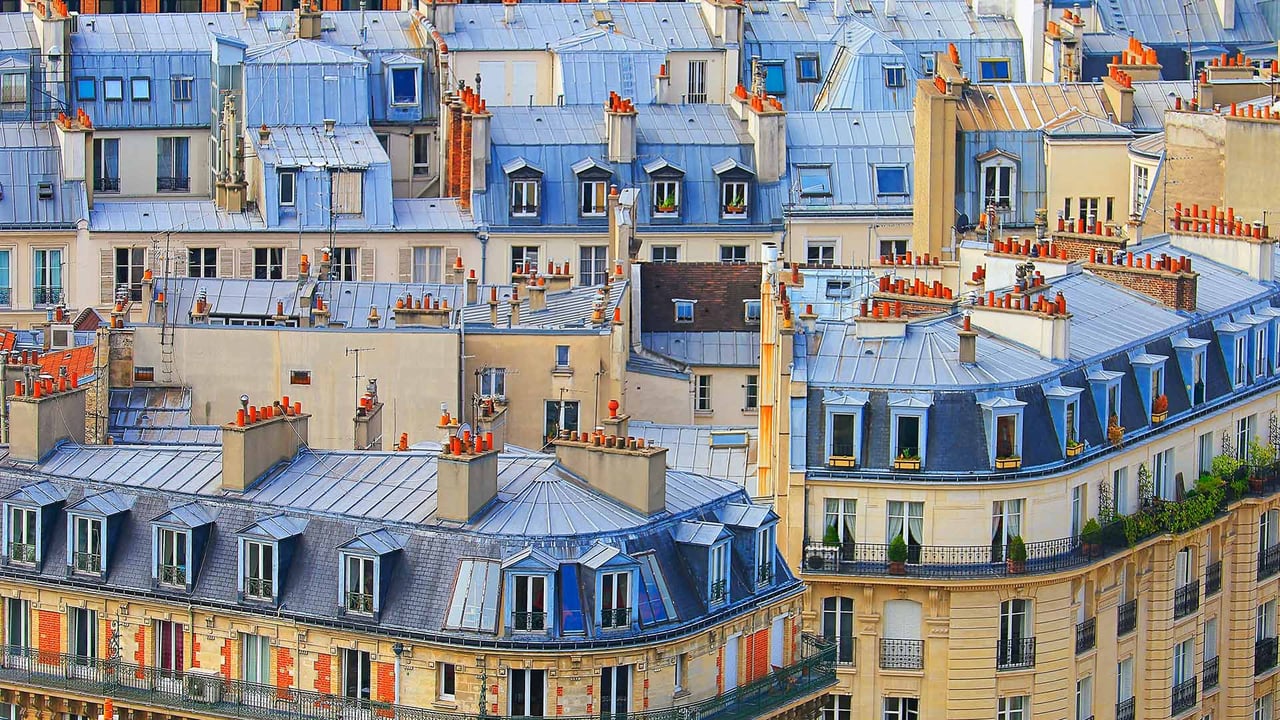 Les toits de Paris (© agustavop/iStock/Getty Images) desktop wallpaper