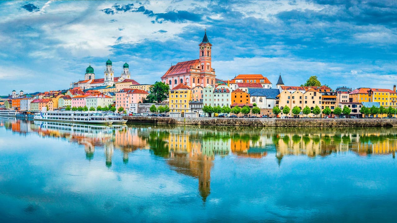 多瑙河畔的帕绍市,巴伐利亚,德国 (© Scott Wilson/Alamy) desktop wallpaper