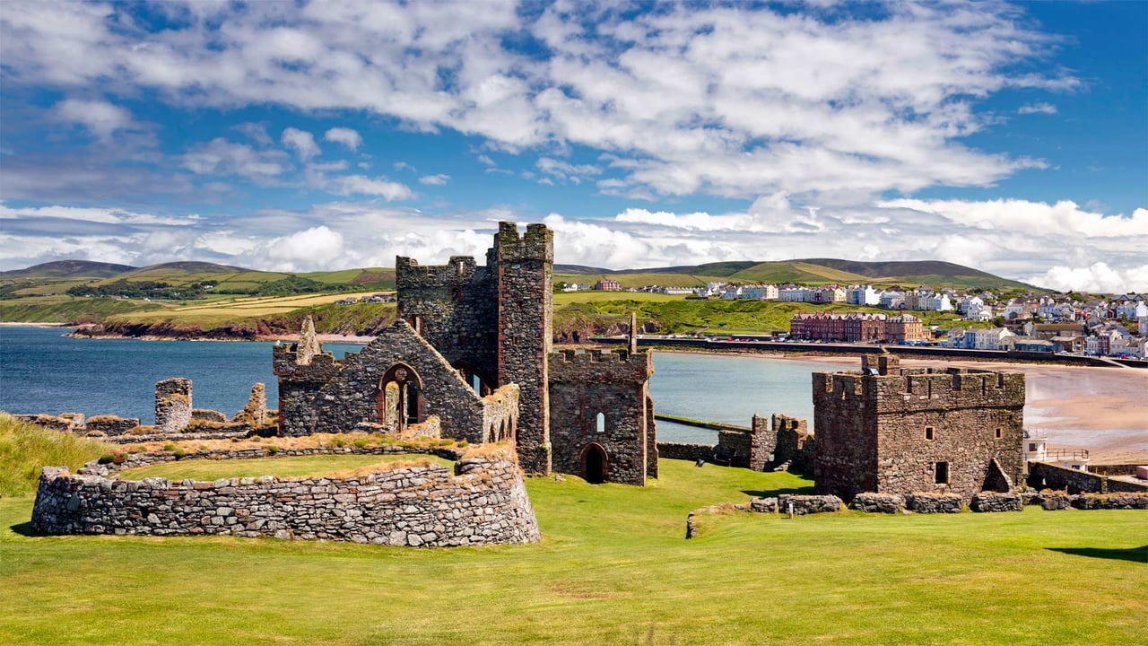 Peel Castle on St Patrick’s Isle, Isle of Man (© Massimo Ripani/SIME/eStock Photo) desktop wallpaper