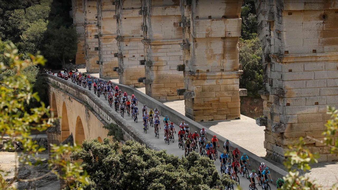 Tour de France cyclists crossing the Pont du Gard, France (© Gonzalo Fuentes/Reuters) desktop wallpaper