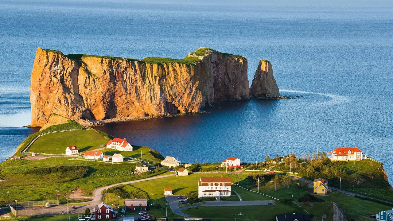 Percé Rock off the Gaspé Peninsula, Quebec (© Design Pics/DanitaDelimont.com) desktop wallpaper