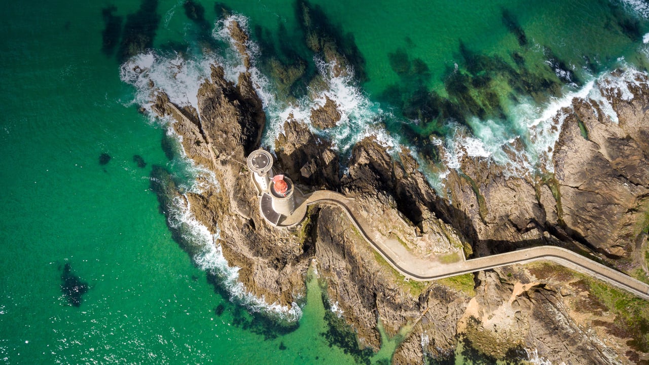 Petit Minou Lighthouse in the roadstead of Brest, Finistère, France (© Mathieu Rivrin/Getty Images) desktop wallpaper